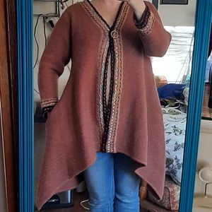 Cute long sweater with pockets new without tag